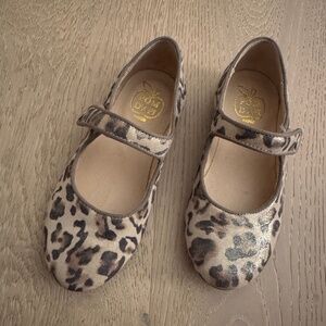 Beautiful Leopard Print Daisy Shoes - size 27